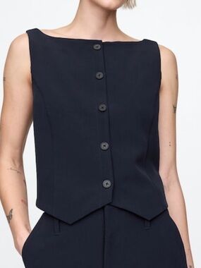 GAP bistretch boat neck crop vest in navy